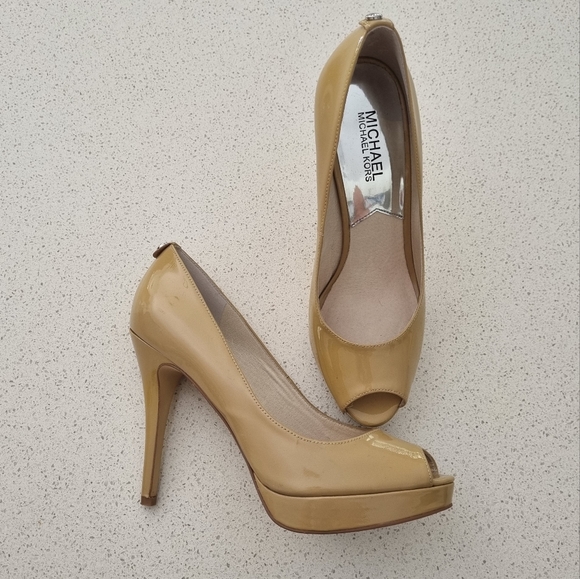 MICHAEL KORS Nude Patent Platform Heels, Size 7.5 IN BOX - Picture 10 of 15